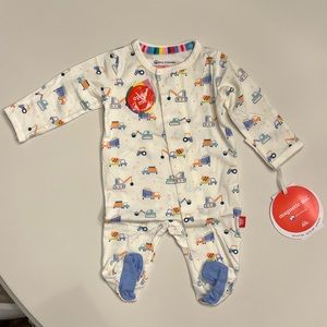 MagneticMe NWT preemie size digger footie